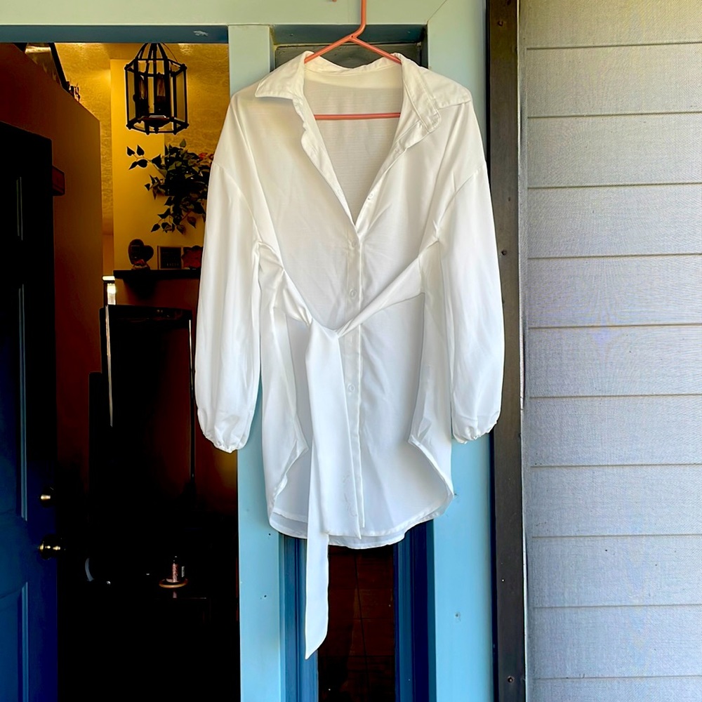 Puffy long sleeve collared white boyfriend tee dress